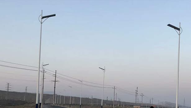 Solar street lights operating efficiently in rainy and cloudy weather