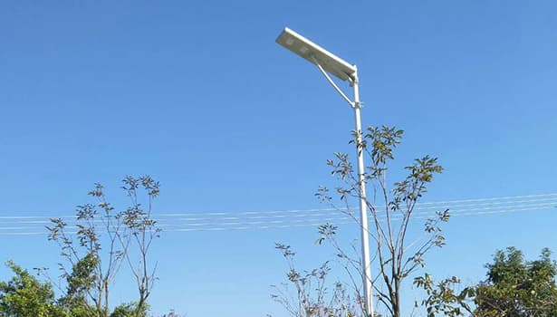 factors affecting solar street light price