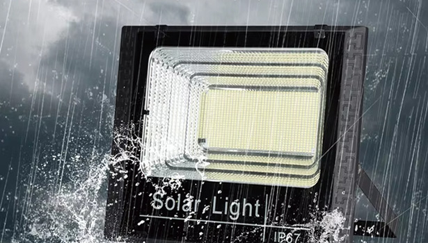 Solar flood light in extreme weather