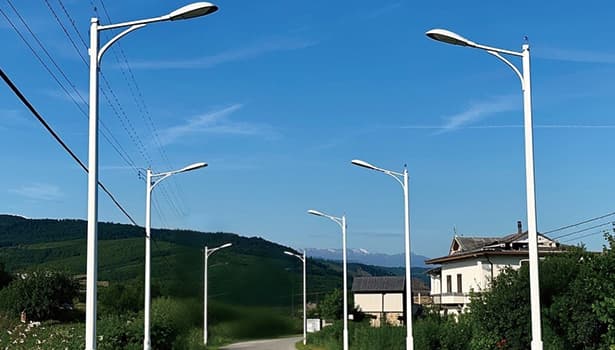 Energy-saving solar street light