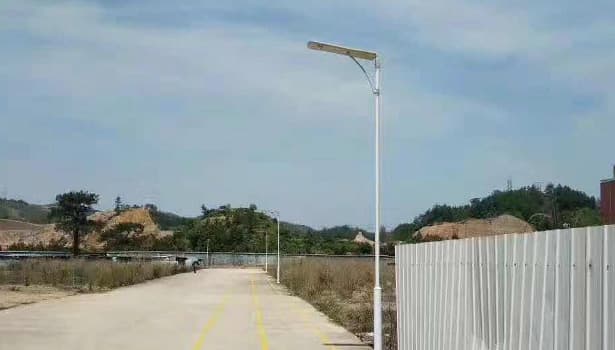 solar street light with built-in solar panel, battery, and LED lamp head
