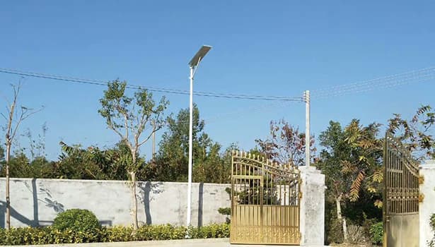 Energy-efficient solar street lighting