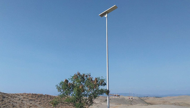 Solar street lights in hot climate