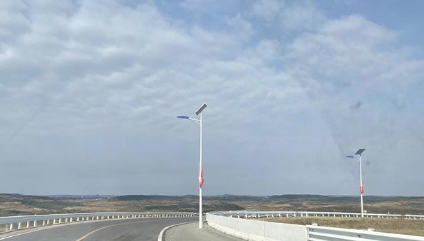 Solar street lights installed along a highway under a clear sky, showcasing off - grid highway lighting solution