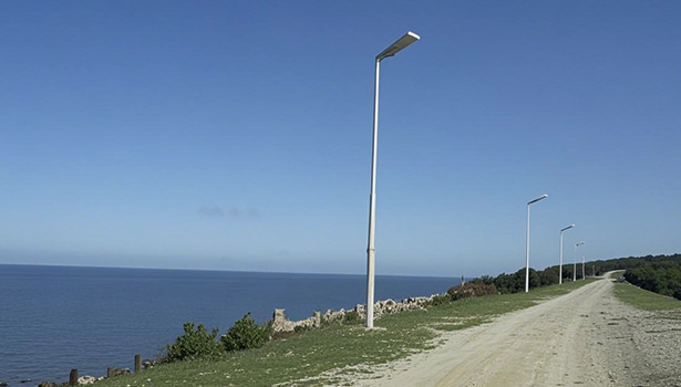 Solar street lights installed along a coastal road, demonstrating eco-friendly outdoor lighting for seaside areas.