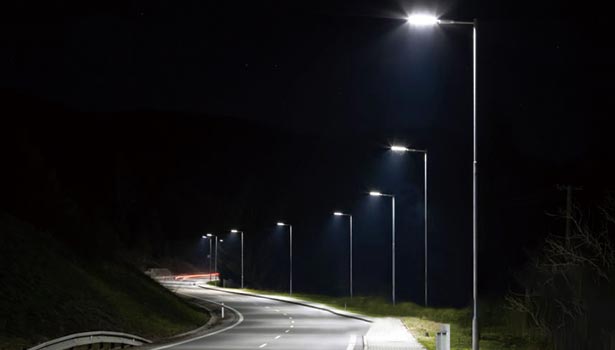 solar-powered-street-light-with-camera