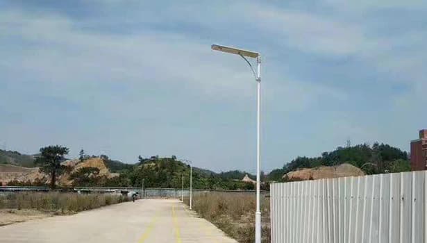 Solar street light beside construction zone road - Nokin Solar Solutions
