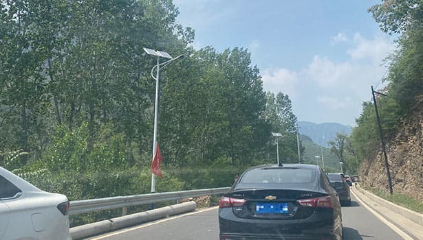 Solar street lighting systems on mountain road to reduce light poverty